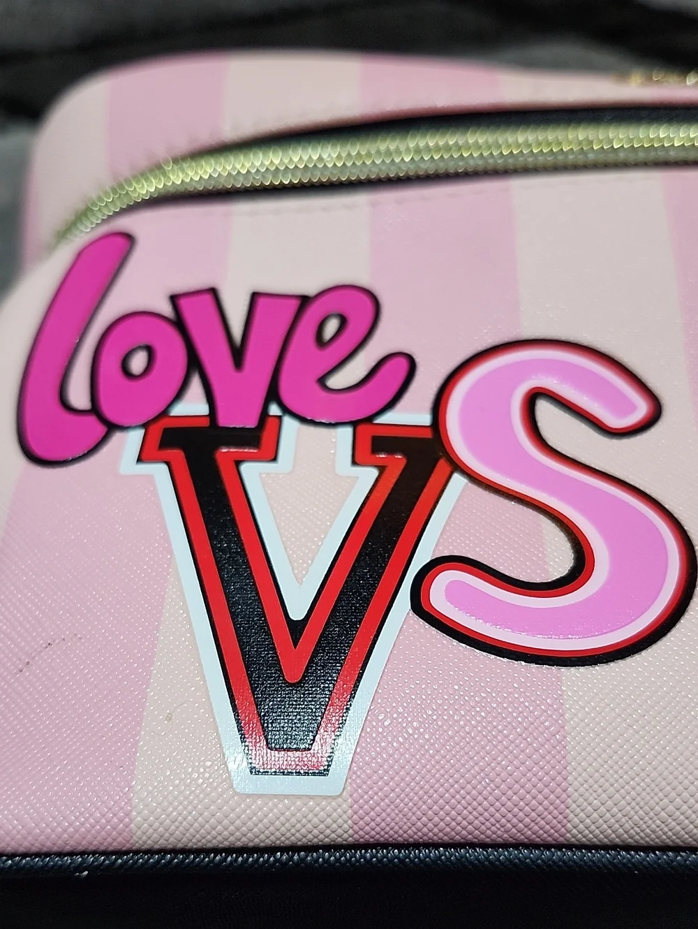 VICTORIA SECRET 2018 ICONIC STRIPED GRAFFITI-PATCH RUNWAY TRAVEL TRAIN CASE